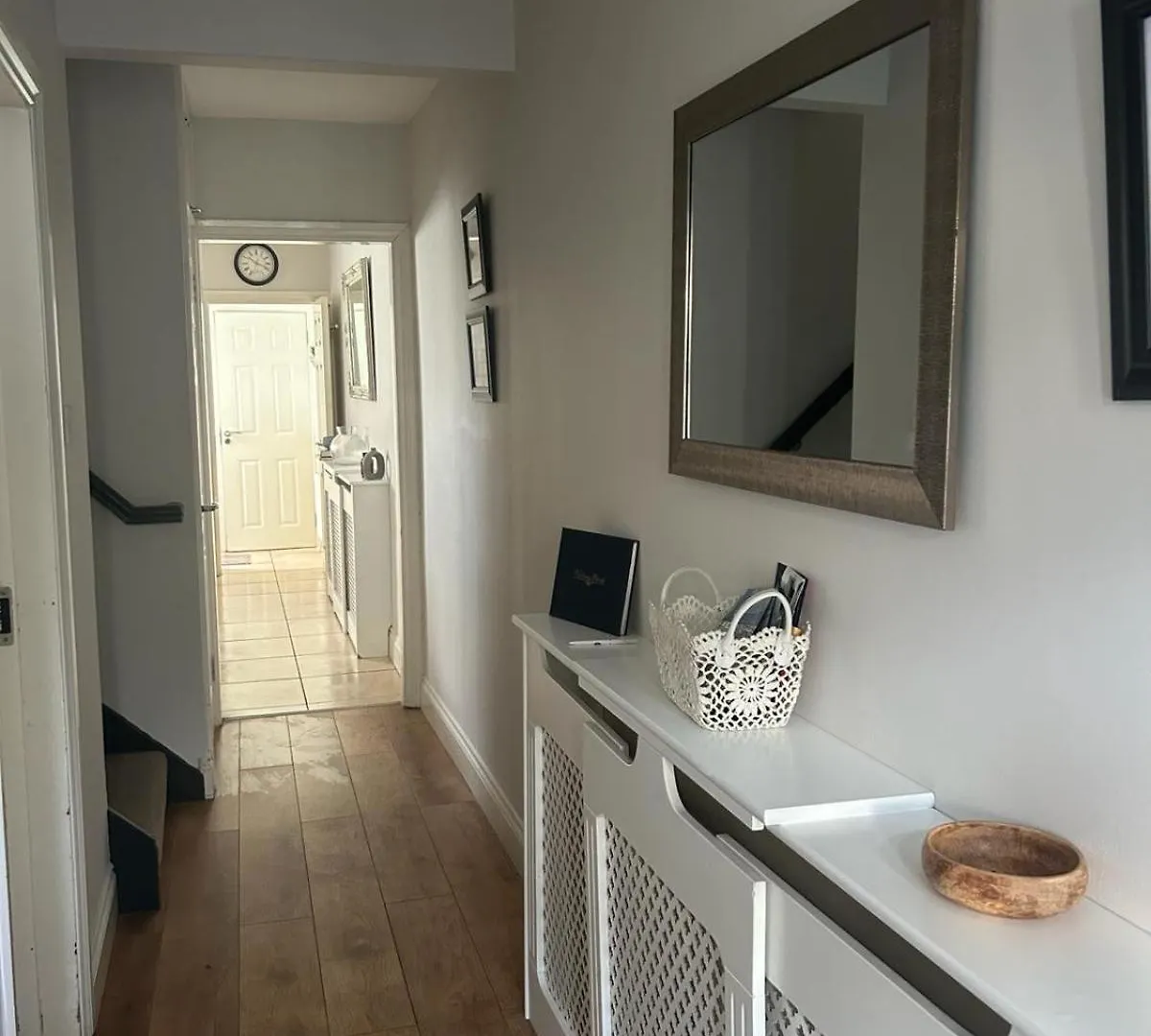 Westport Holiday Home 0*,